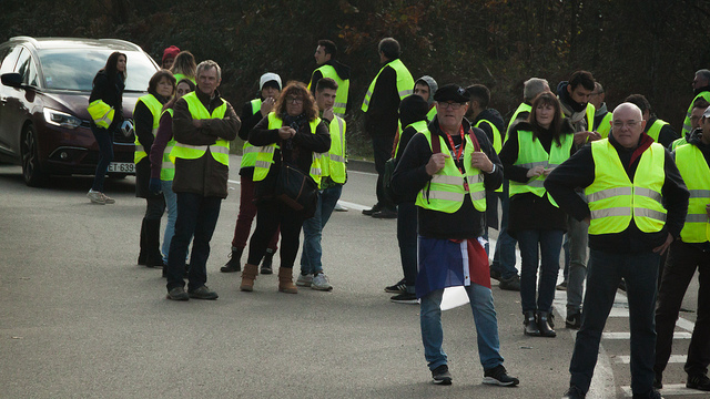 yellow_vests.jpg