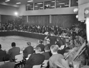 1280px-ronde_tafel_conferentie_te_brussel_congo__bestanddeelnr_910-9593.jpg