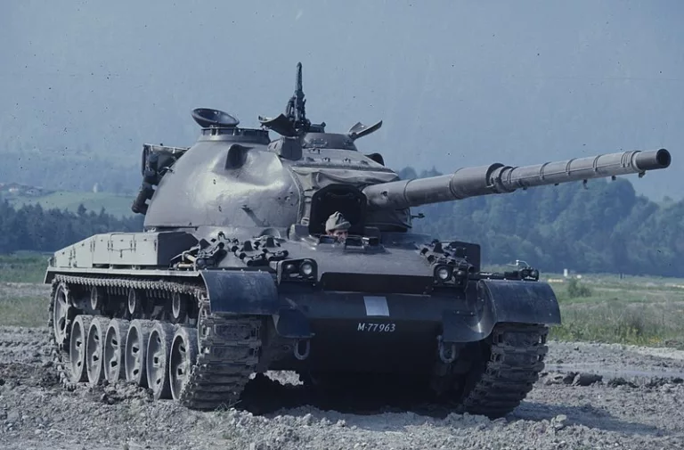 Swiss_Main_Battle_Tank_Panzer_68_in_1991